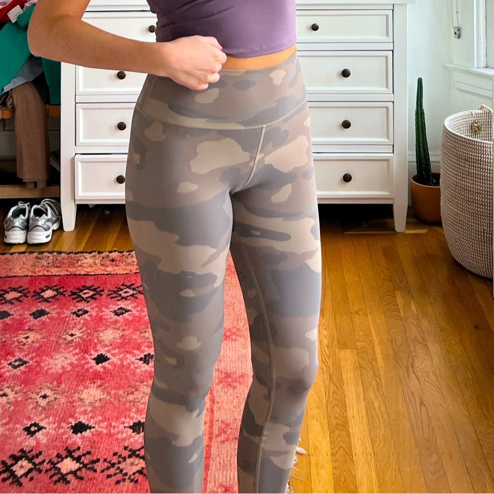 Neutral Camo Alo Leggings!
